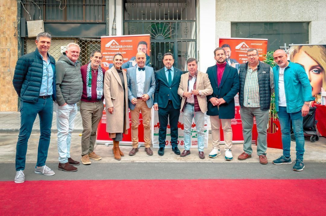 Reconocimiento al Vecino Más Solidario en el VI Shopping Garden de Ciudad Jardín