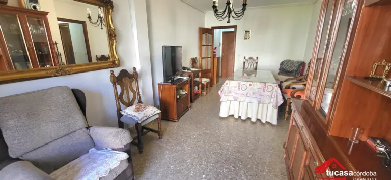 Piso en Av. Barcelona - Viñuela - Rescatado