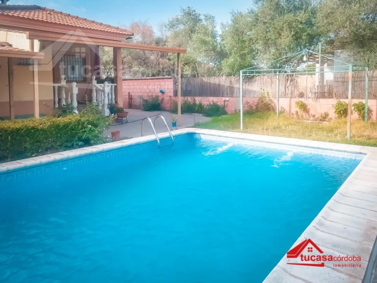 Casa con terreno en El Higuerón