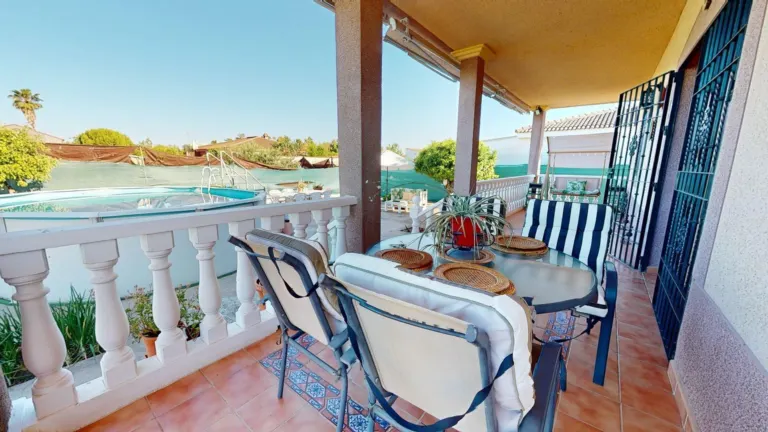 Casa con terreno en El Higuerón