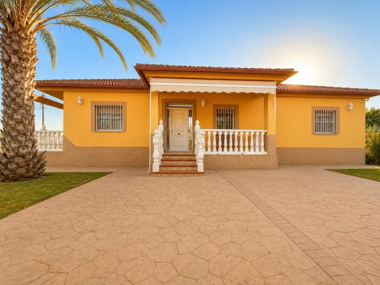 Casa con terreno en El Higuerón