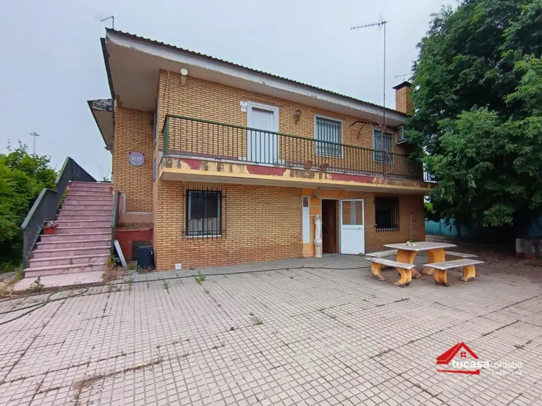 Casa con terreno en El Higuerón