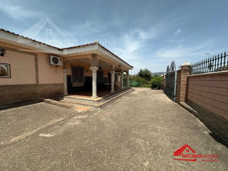 Casa con terreno en El Higuerón