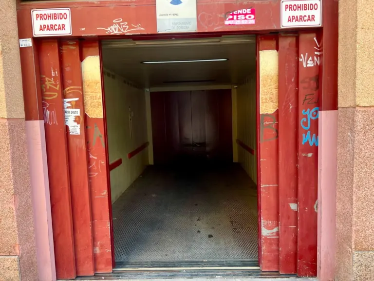 Garaje en Av. Barcelona - Viñuela - Rescatado
