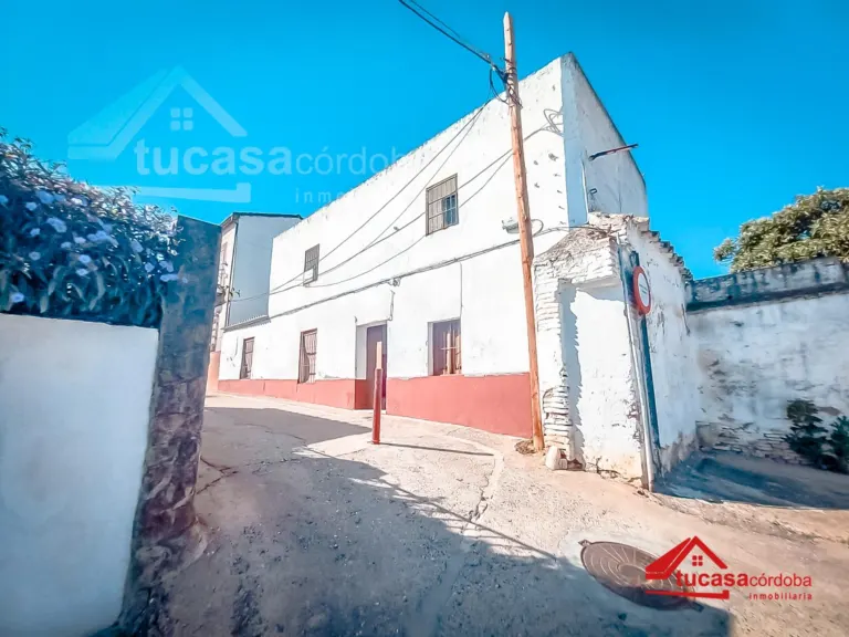 Casa con terreno en Guadalcazar