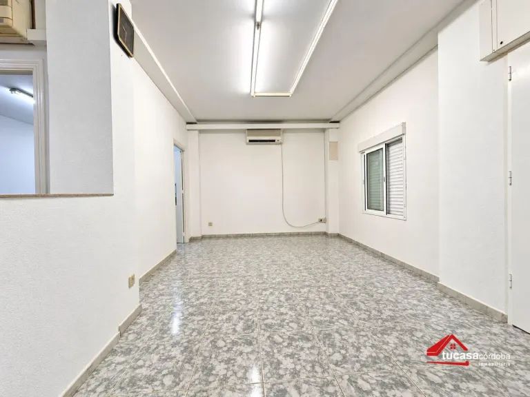 Local comercial en Carlos III