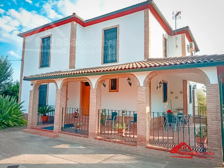 Casa con terreno en Carretera Palma del Río